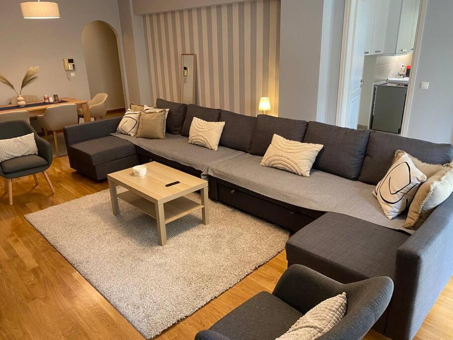 Classy 3Br With 2 Bathrooms Apartment In Marousi أثينا المظهر الخارجي الصورة