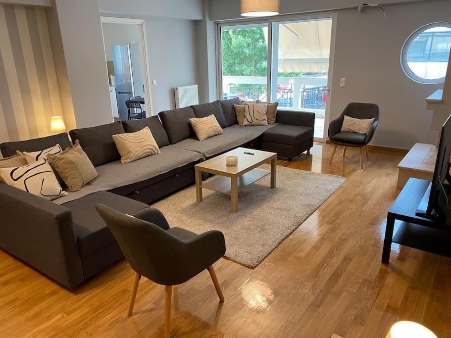 Classy 3Br With 2 Bathrooms Apartment In Marousi أثينا المظهر الخارجي الصورة