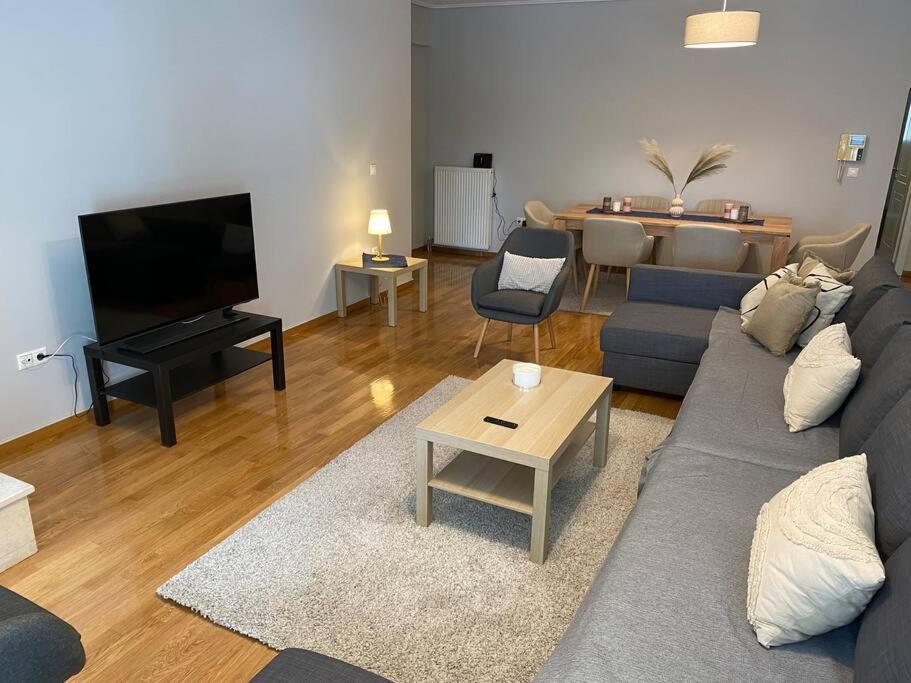 Classy 3Br With 2 Bathrooms Apartment In Marousi أثينا المظهر الخارجي الصورة