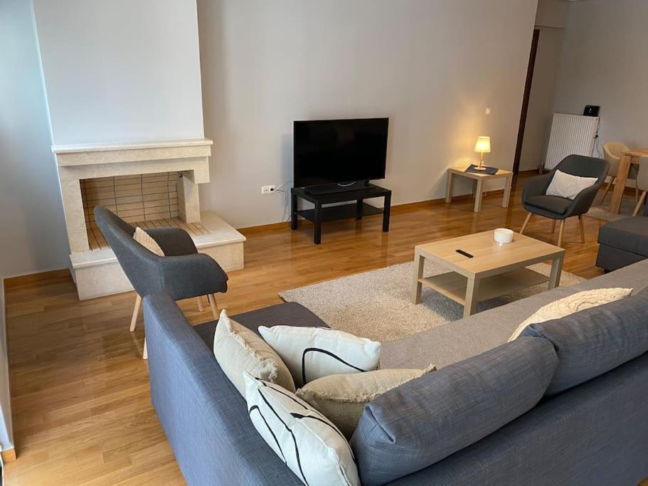 Classy 3Br With 2 Bathrooms Apartment In Marousi أثينا المظهر الخارجي الصورة