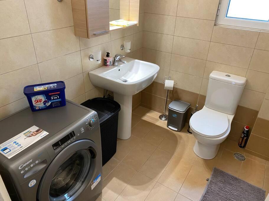 Classy 3Br With 2 Bathrooms Apartment In Marousi أثينا المظهر الخارجي الصورة