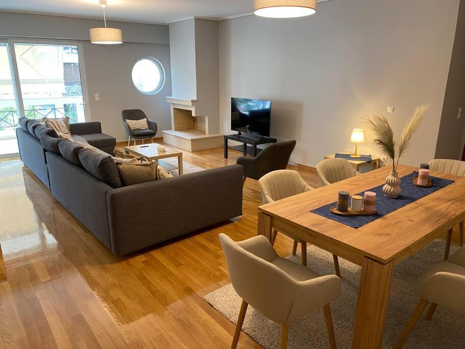 Classy 3Br With 2 Bathrooms Apartment In Marousi أثينا المظهر الخارجي الصورة