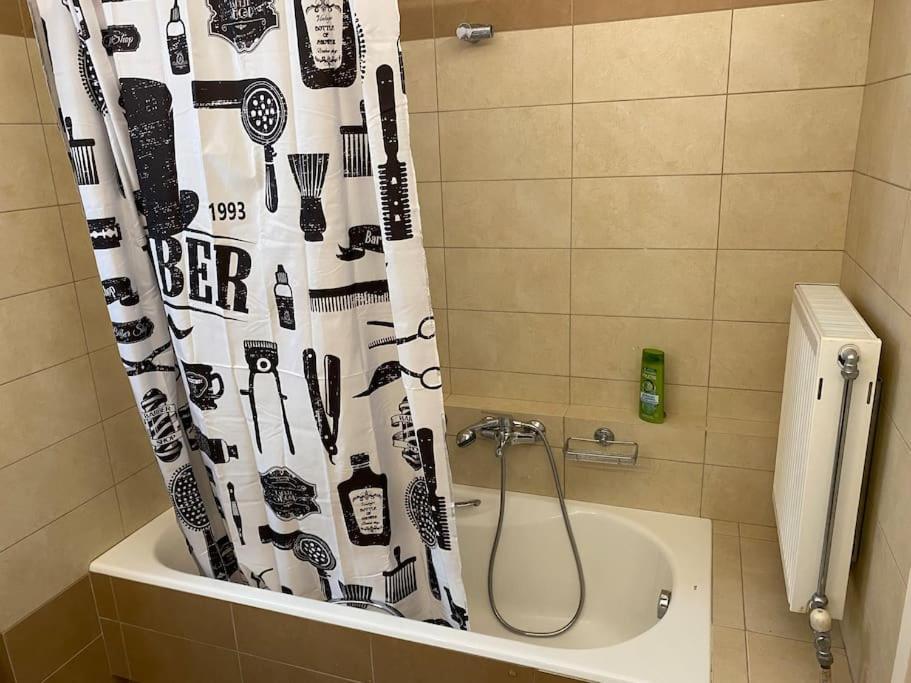 Classy 3Br With 2 Bathrooms Apartment In Marousi أثينا المظهر الخارجي الصورة