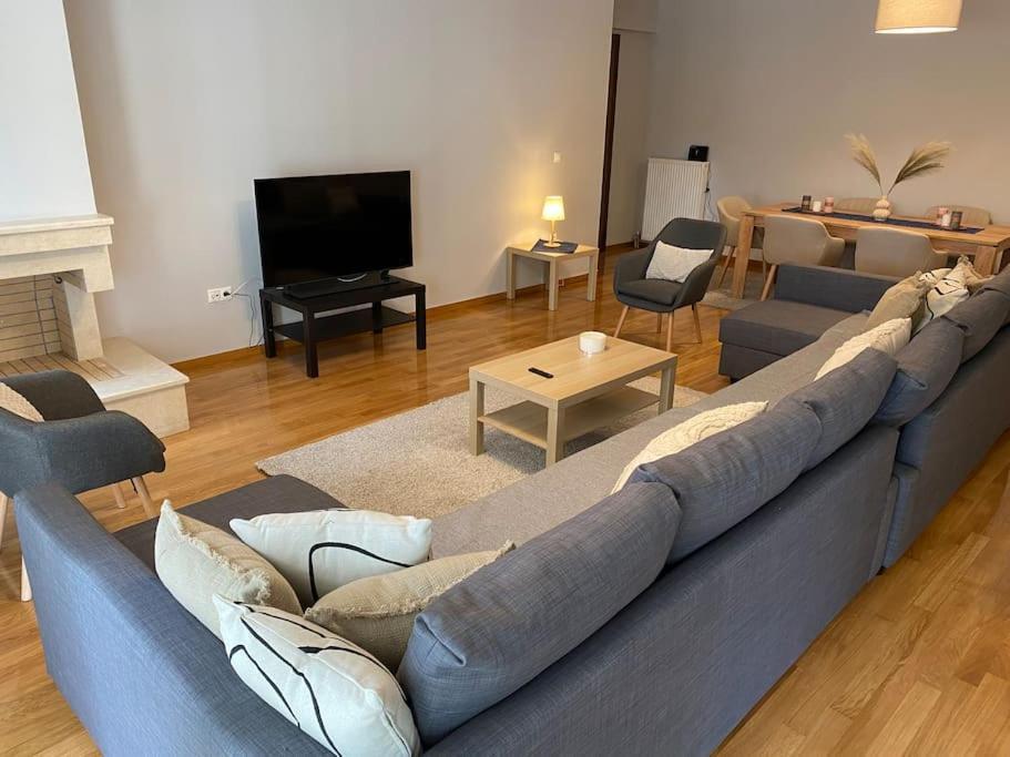 Classy 3Br With 2 Bathrooms Apartment In Marousi أثينا المظهر الخارجي الصورة