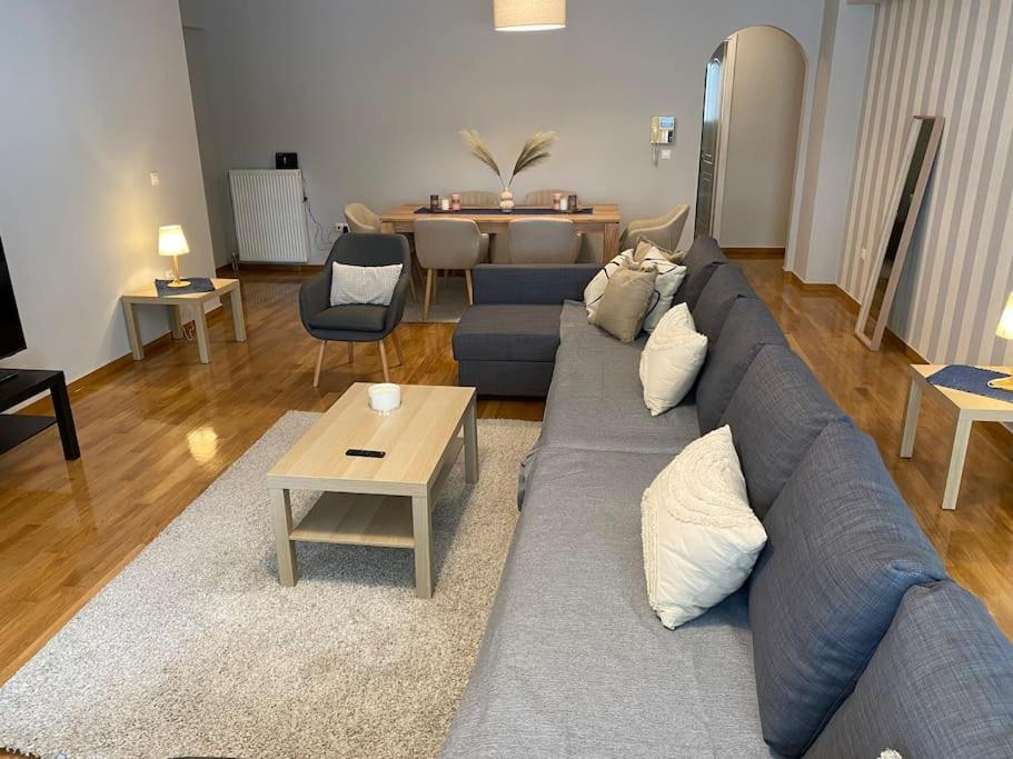 Classy 3Br With 2 Bathrooms Apartment In Marousi أثينا المظهر الخارجي الصورة
